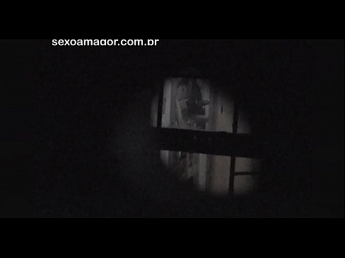 ❤️ Sarışın, içi boş tuğlaların arkasına gizlenmiş bir mahalle röntgencisi tarafından gizlice videoya alınır ️❌ Güzel porno tr.com-porn-mz.ru ❌️
